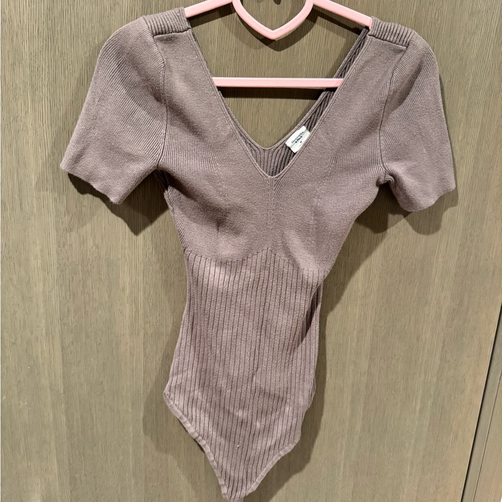 Abercrombie & Fitch V-Neck Ribbed Bodysuit - Brown
